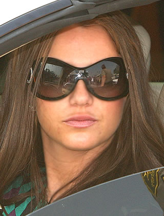 http://www.cryptomundo.com/wp-content/uploads/britney_spears_glasses1.jpg